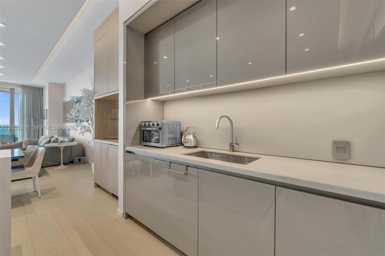18975 Collins Ave , Unit 2802, Sunny Isles Beach, FL 33160 Photo