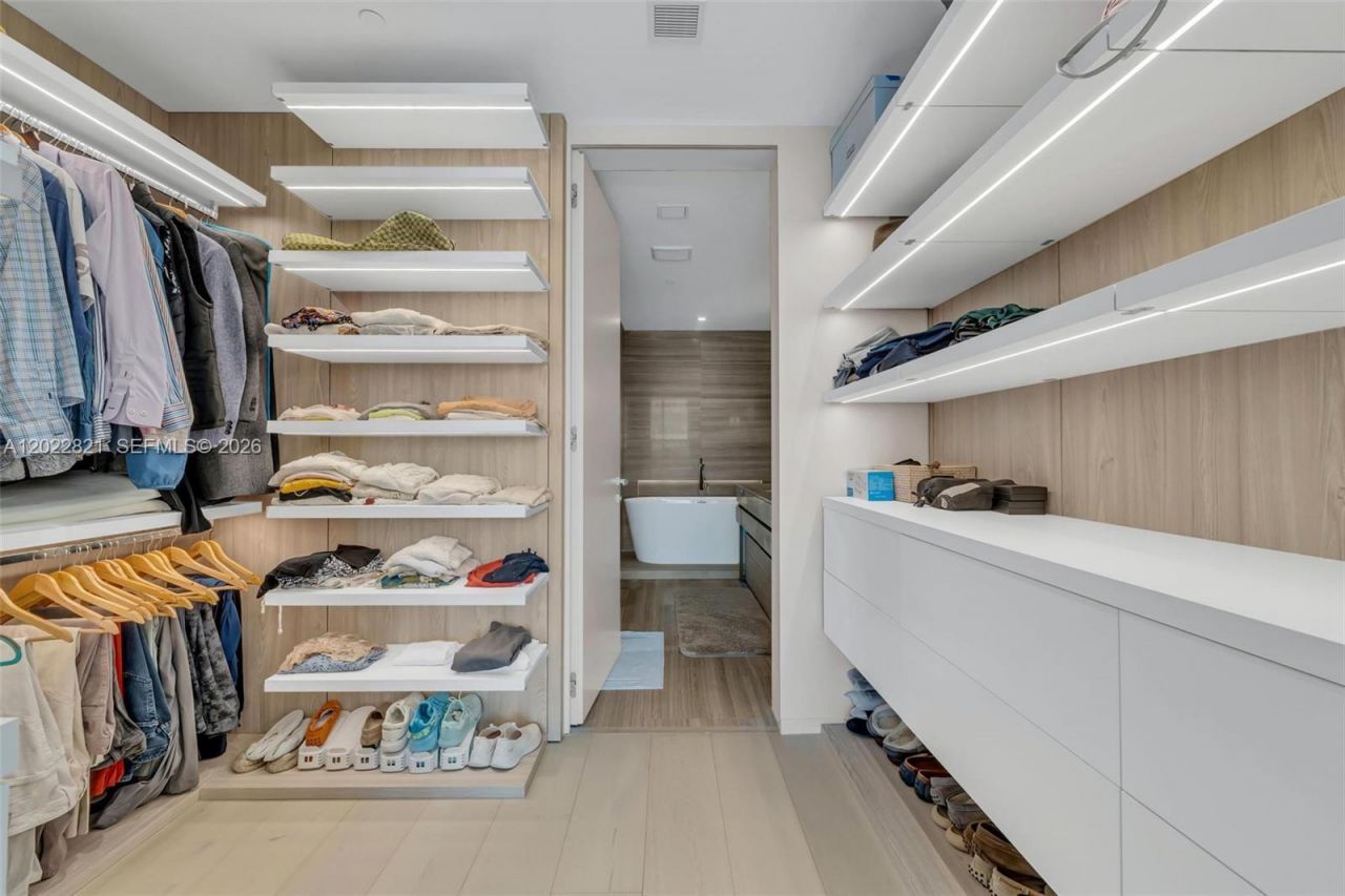 18975 Collins Ave , Unit 2802, Sunny Isles Beach, FL 33160 Photo