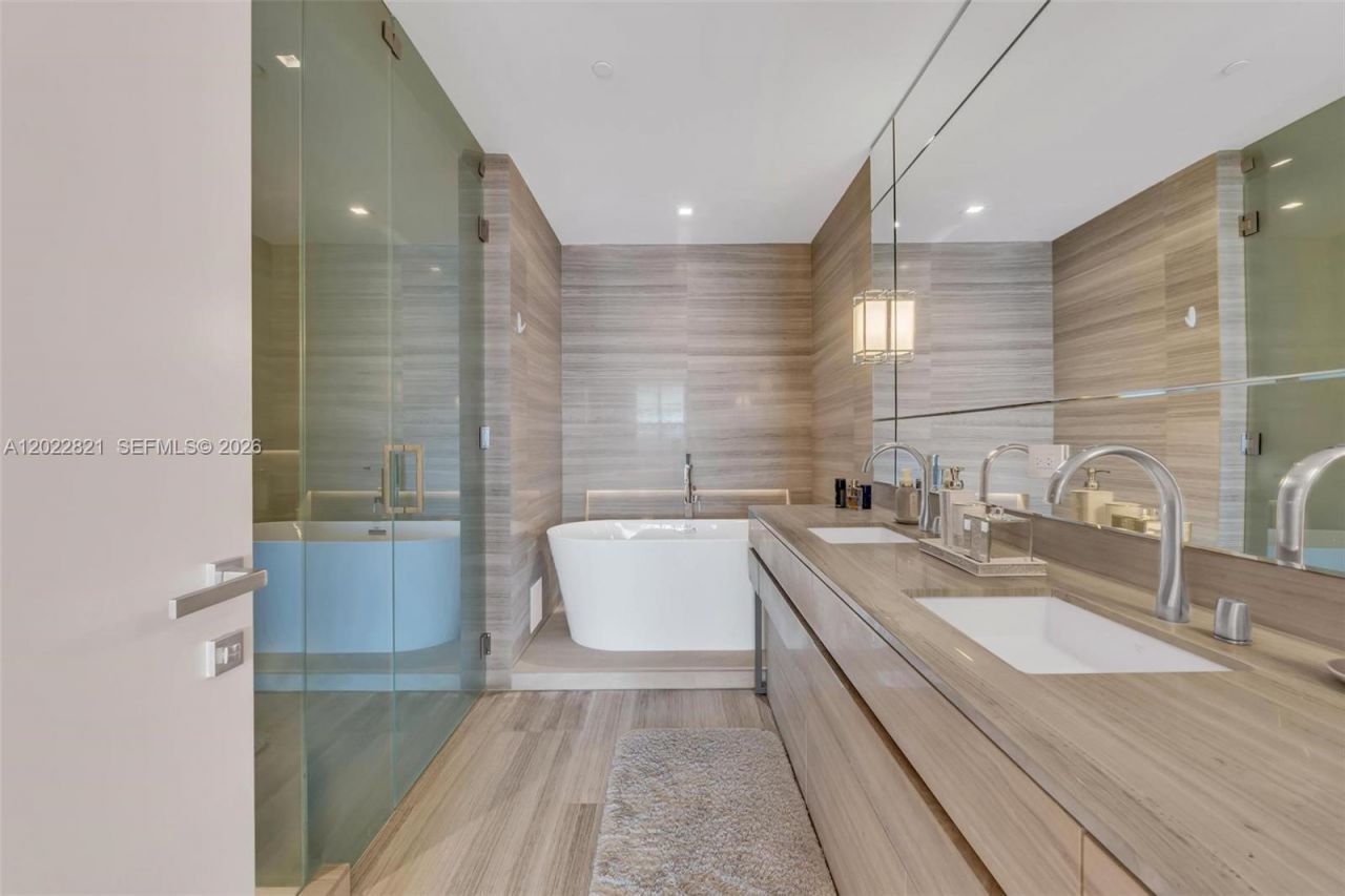 18975 Collins Ave , Unit 2802, Sunny Isles Beach, FL 33160 Photo