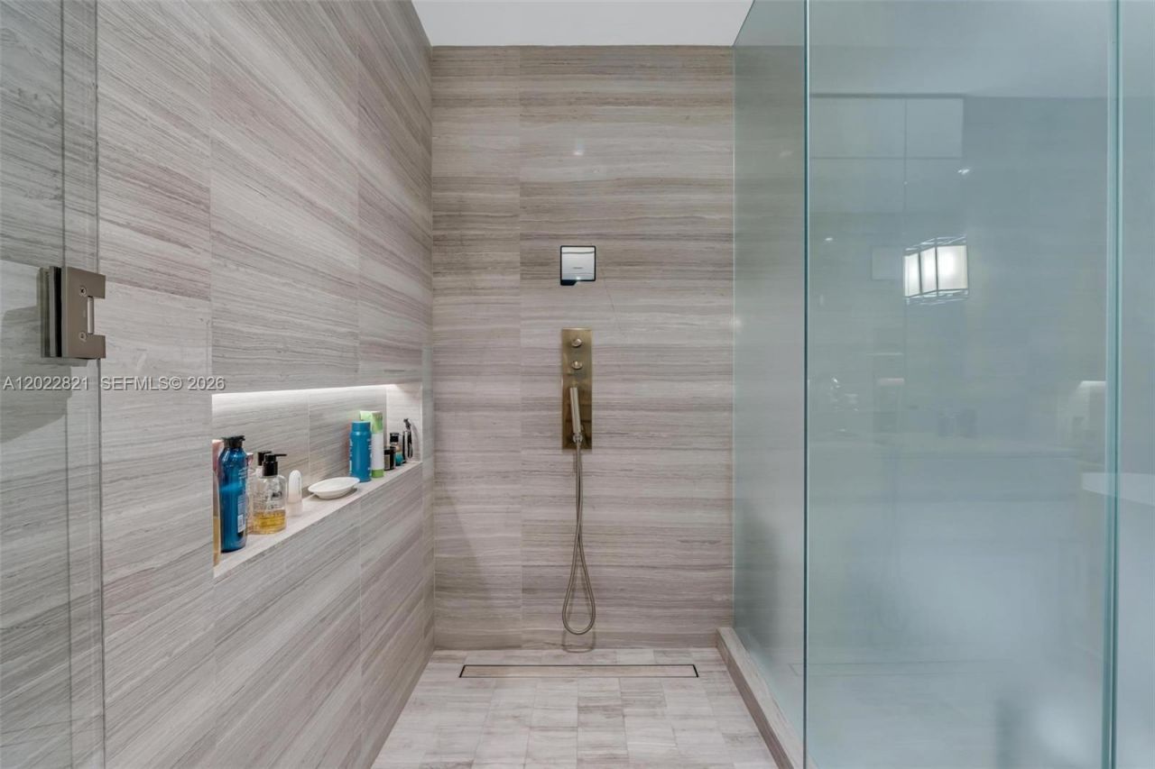 18975 Collins Ave , Unit 2802, Sunny Isles Beach, FL 33160 Photo