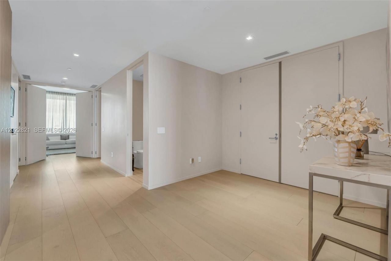 18975 Collins Ave , Unit 2802, Sunny Isles Beach, FL 33160 Photo
