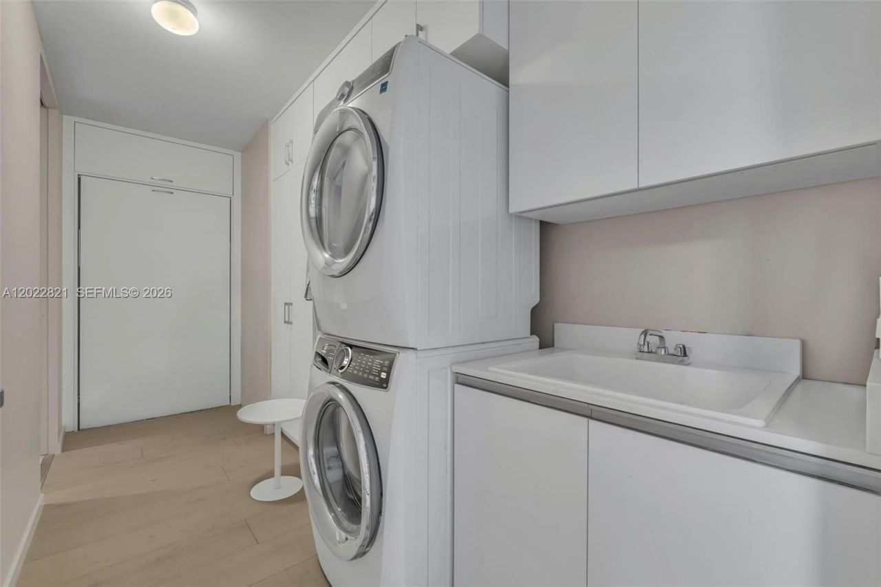 18975 Collins Ave , Unit 2802, Sunny Isles Beach, FL 33160 Photo