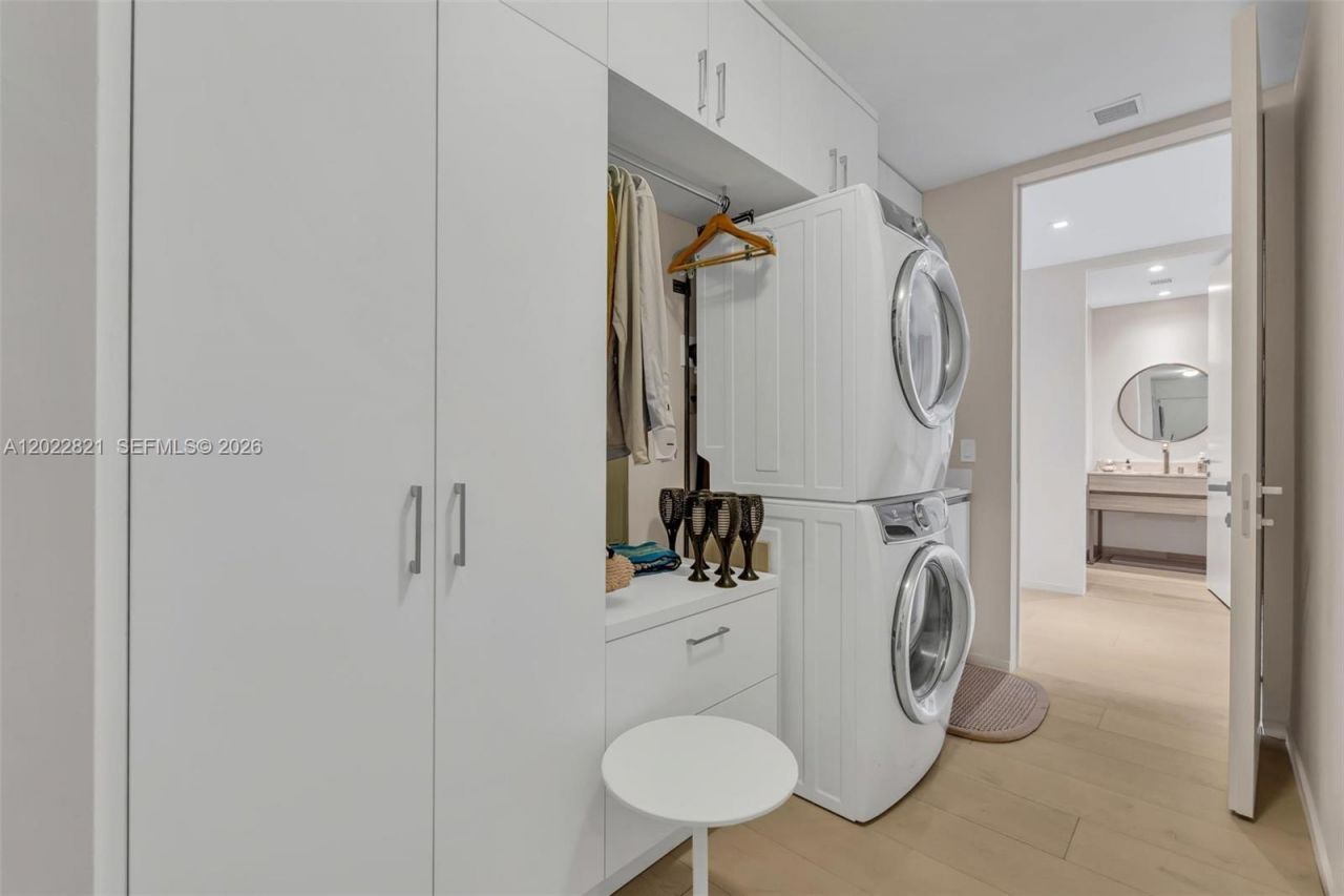 18975 Collins Ave , Unit 2802, Sunny Isles Beach, FL 33160 Photo