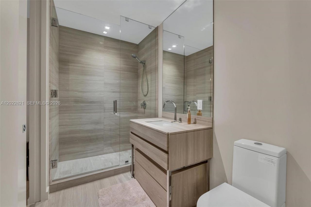 18975 Collins Ave , Unit 2802, Sunny Isles Beach, FL 33160 Photo