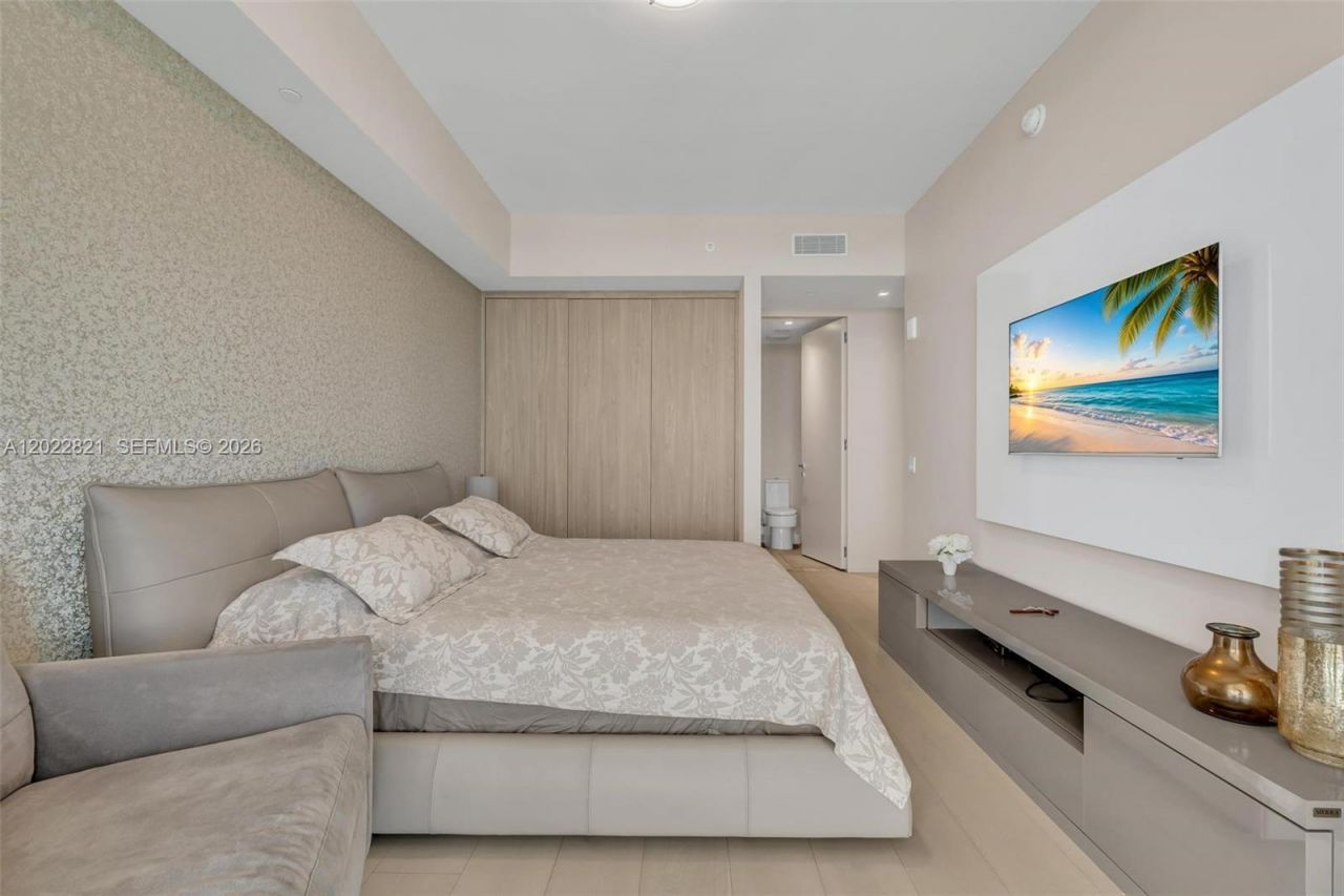 18975 Collins Ave , Unit 2802, Sunny Isles Beach, FL 33160 Photo