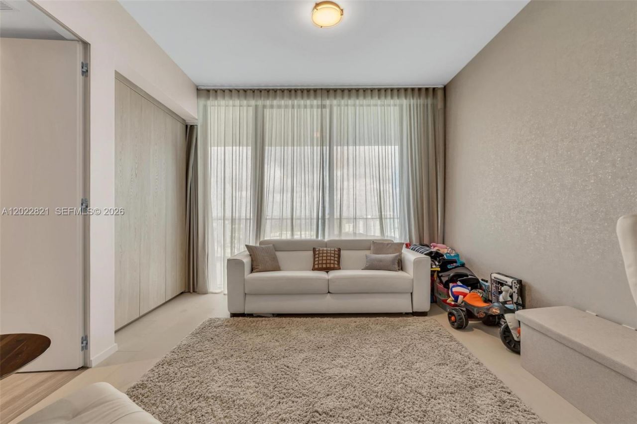 18975 Collins Ave , Unit 2802, Sunny Isles Beach, FL 33160 Photo