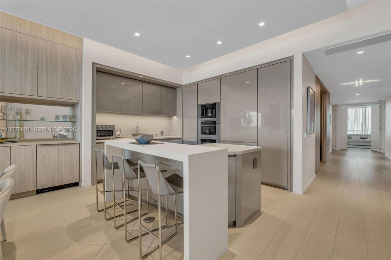 18975 Collins Ave , Unit 2802, Sunny Isles Beach, FL 33160 Photo