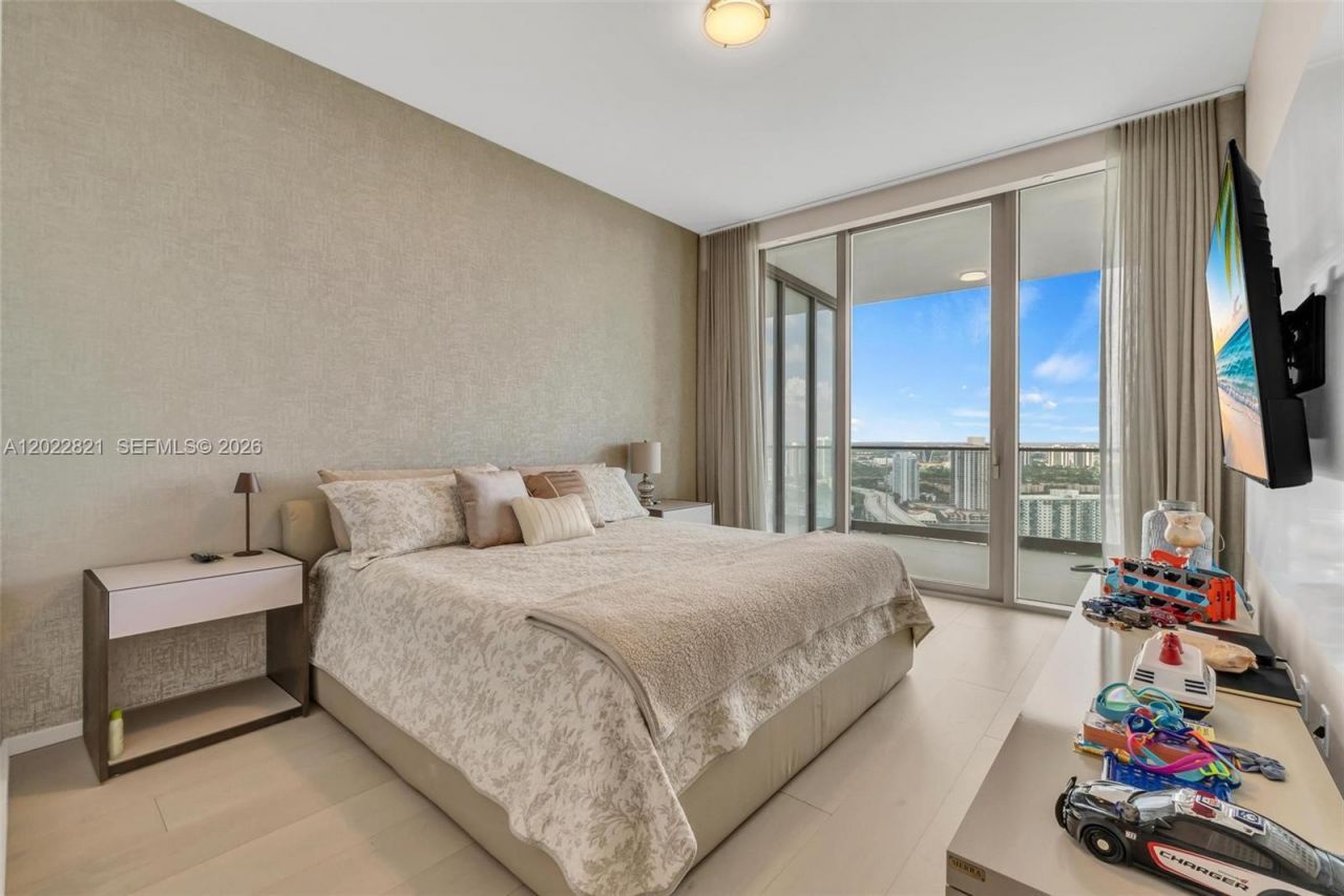 18975 Collins Ave , Unit 2802, Sunny Isles Beach, FL 33160 Photo