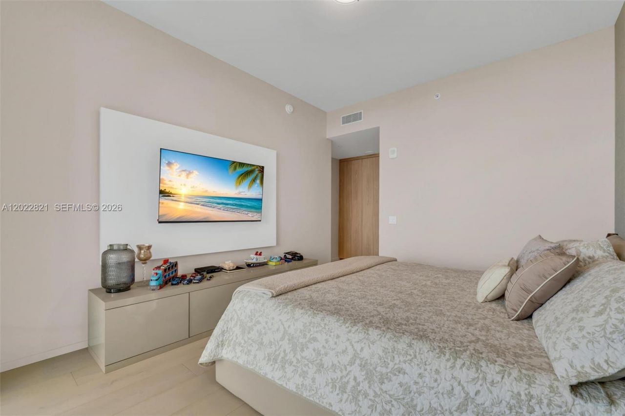 18975 Collins Ave , Unit 2802, Sunny Isles Beach, FL 33160 Photo