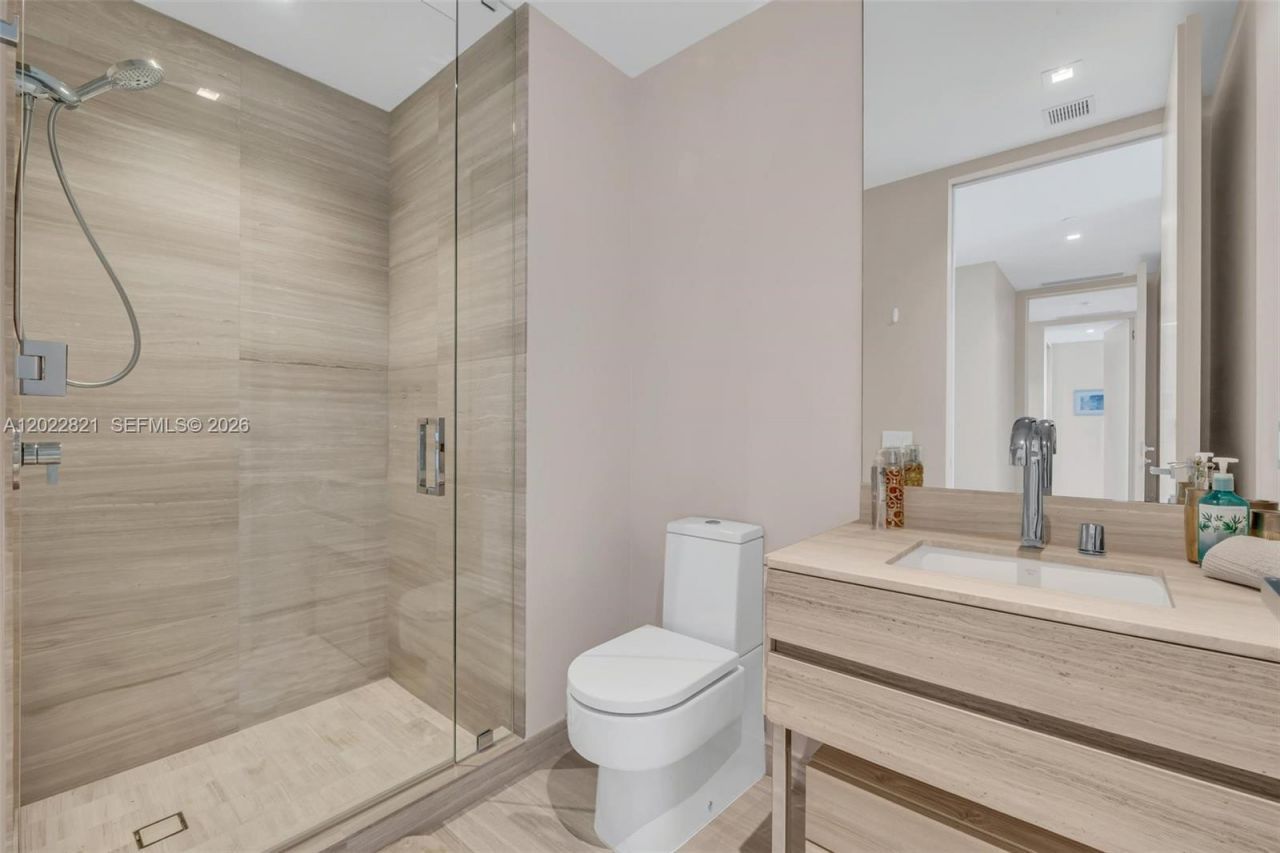 18975 Collins Ave , Unit 2802, Sunny Isles Beach, FL 33160 Photo