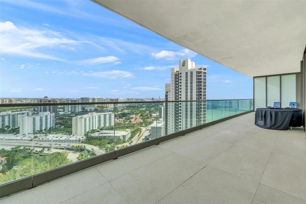 18975 Collins Ave , Unit 2802, Sunny Isles Beach, FL 33160 Photo