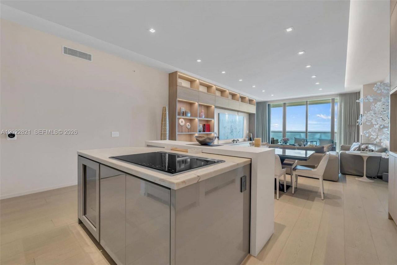 18975 Collins Ave , Unit 2802, Sunny Isles Beach, FL 33160 Photo