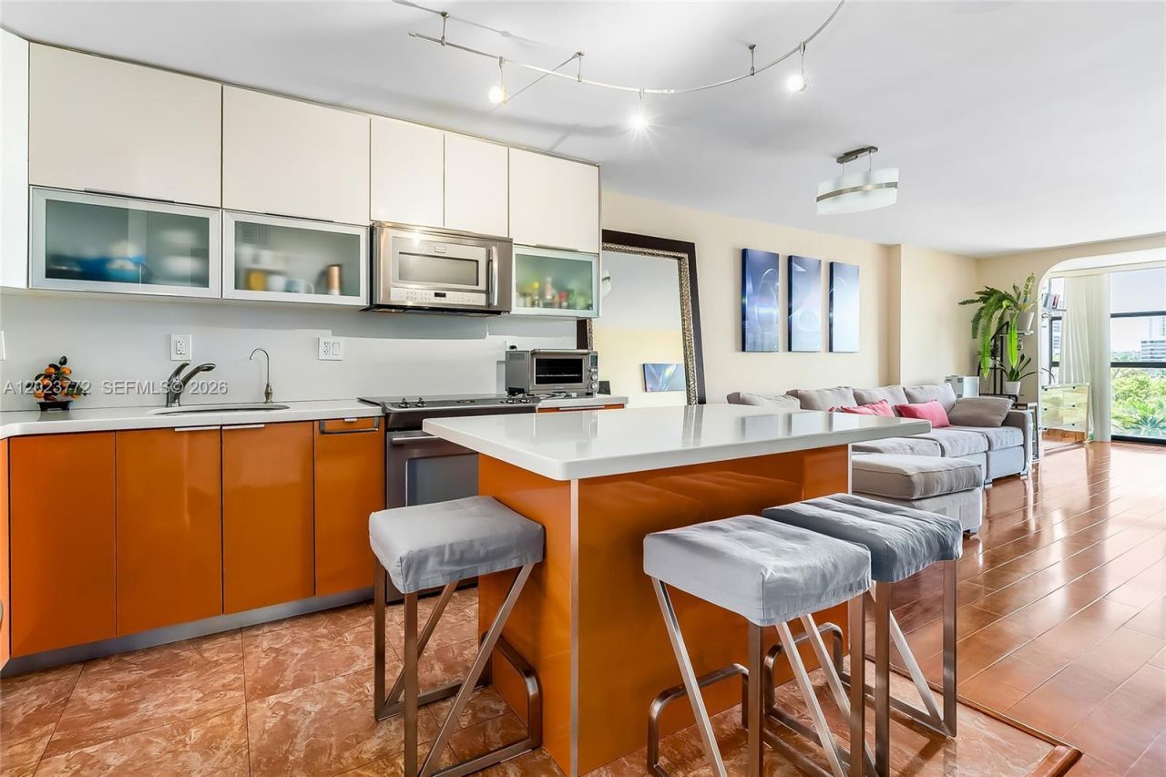 600 SW Parkview Dr, Unit 505, Hallandale Beach, FL 33009 Photo