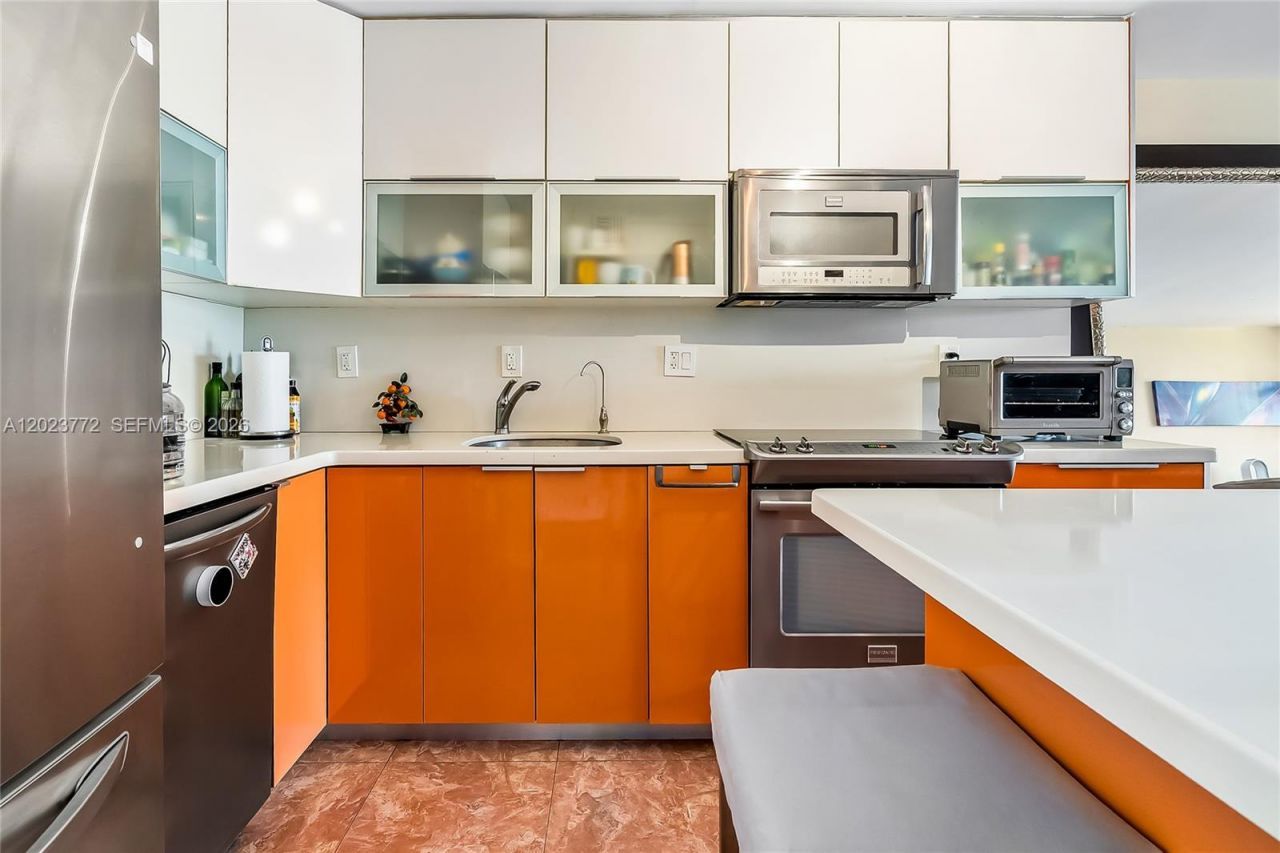 600 SW Parkview Dr, Unit 505, Hallandale Beach, FL 33009 Photo