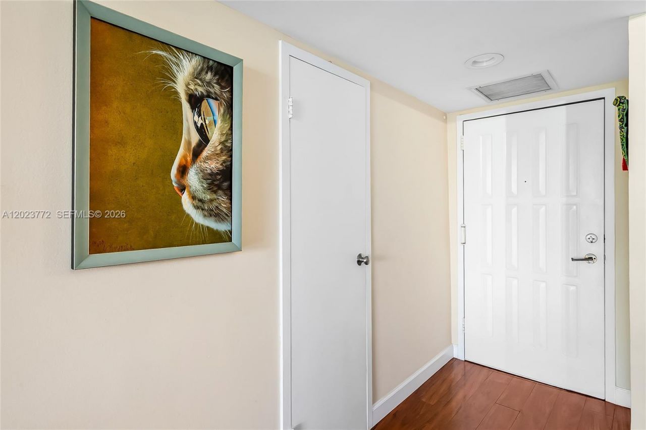 600 SW Parkview Dr, Unit 505, Hallandale Beach, FL 33009 Photo