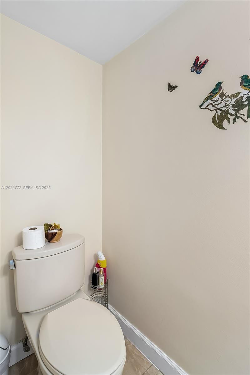 600 SW Parkview Dr, Unit 505, Hallandale Beach, FL 33009 Photo