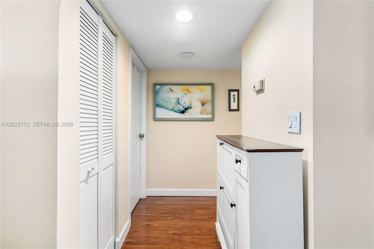 600 SW Parkview Dr, Unit 505, Hallandale Beach, FL 33009 Photo