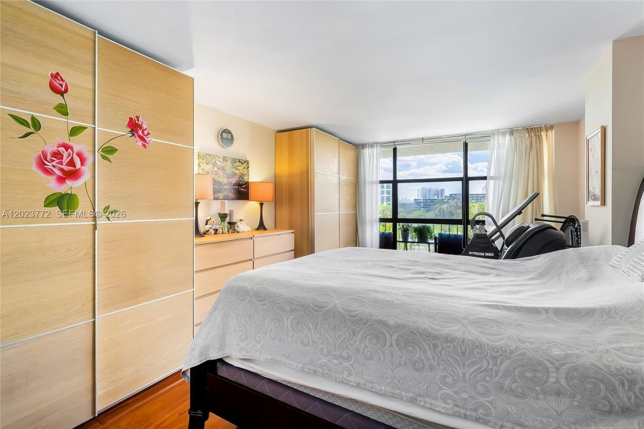 600 SW Parkview Dr, Unit 505, Hallandale Beach, FL 33009 Photo