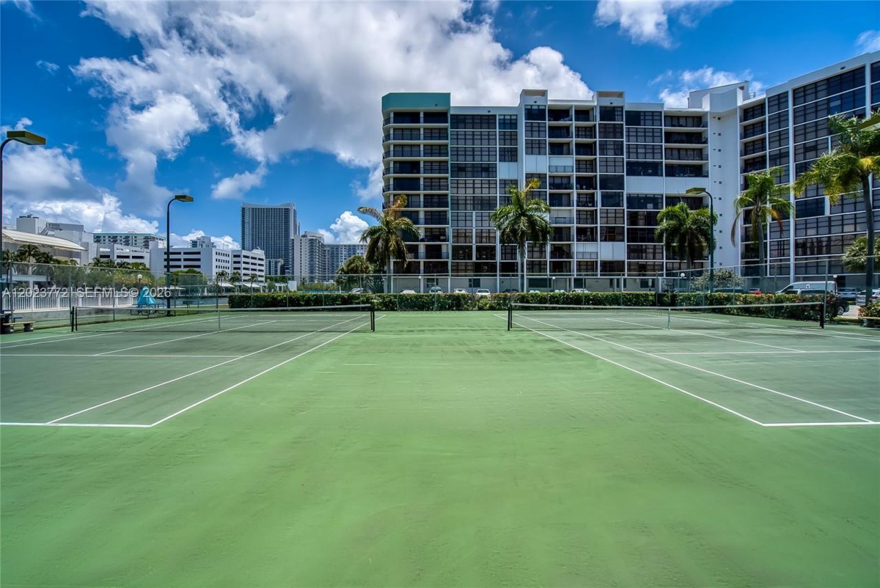 600 SW Parkview Dr, Unit 505, Hallandale Beach, FL 33009 Photo