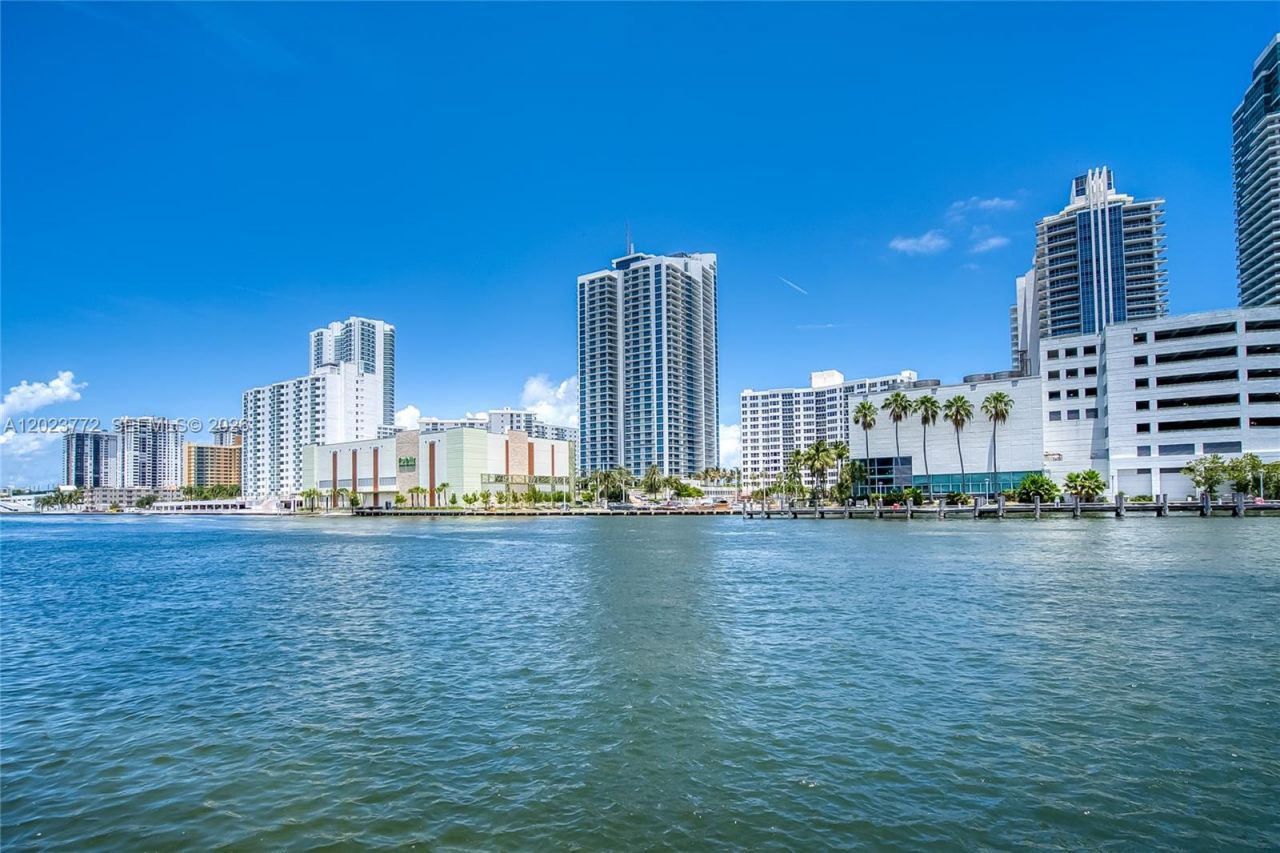 600 SW Parkview Dr, Unit 505, Hallandale Beach, FL 33009 Photo