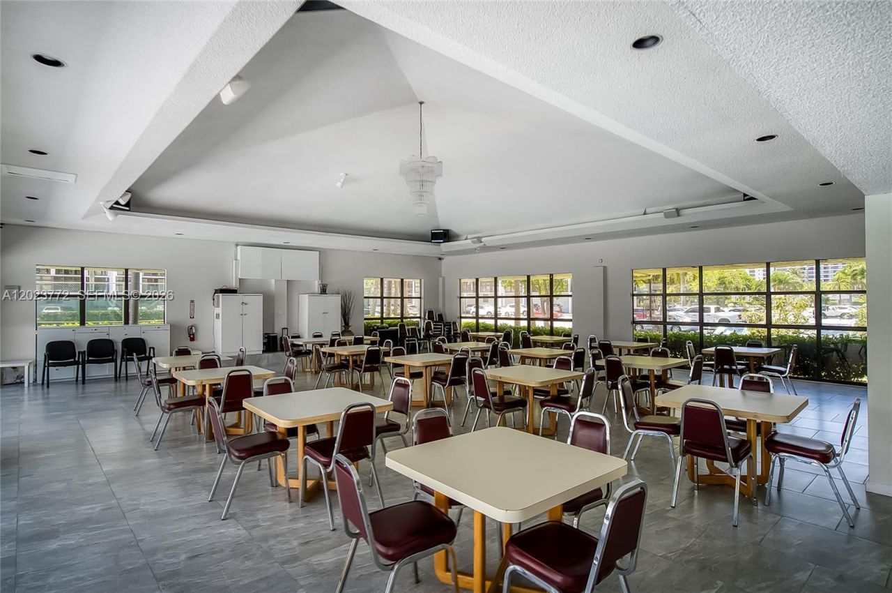 600 SW Parkview Dr, Unit 505, Hallandale Beach, FL 33009 Photo