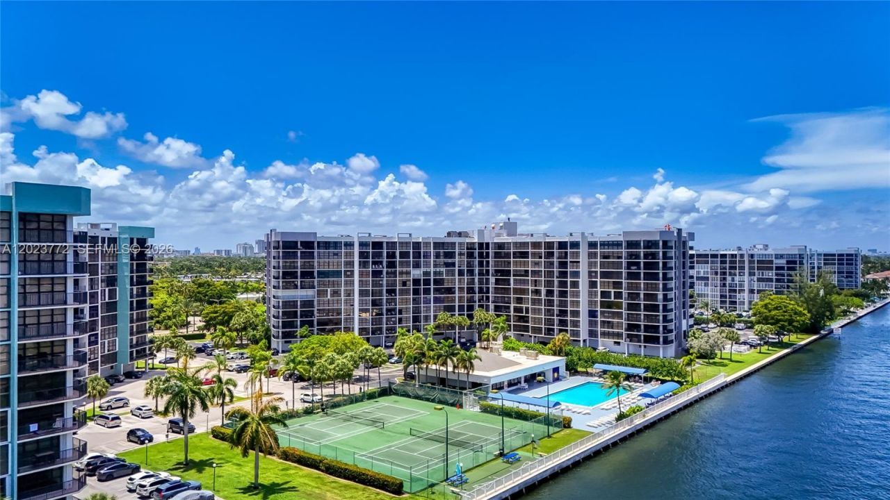 600 SW Parkview Dr, Unit 505, Hallandale Beach, FL 33009 Photo