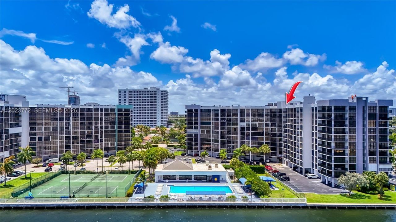 600 SW Parkview Dr, Unit 505, Hallandale Beach, FL 33009 Photo