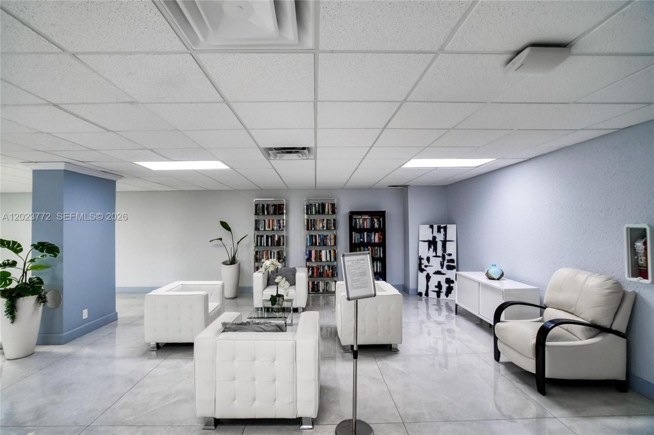 600 SW Parkview Dr, Unit 505, Hallandale Beach, FL 33009 Photo
