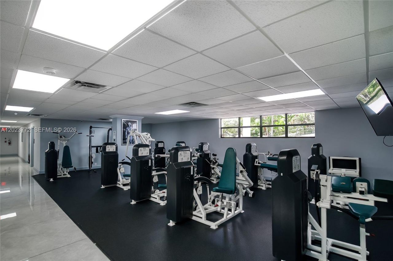 600 SW Parkview Dr, Unit 505, Hallandale Beach, FL 33009 Photo