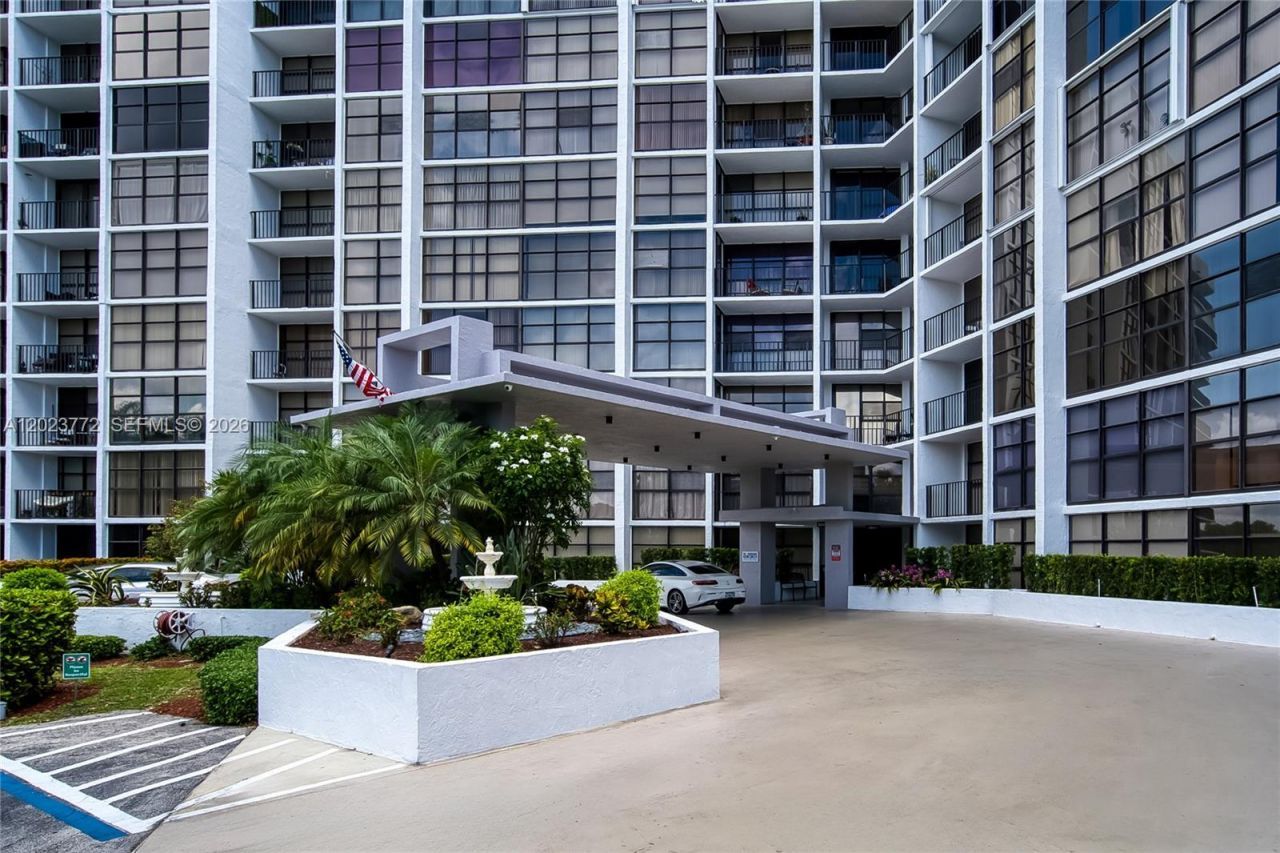600 SW Parkview Dr, Unit 505, Hallandale Beach, FL 33009 Photo