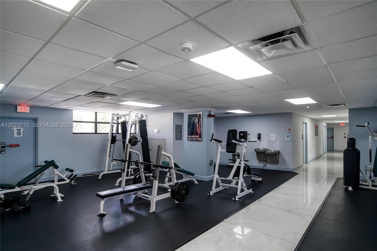 600 SW Parkview Dr, Unit 505, Hallandale Beach, FL 33009 Photo