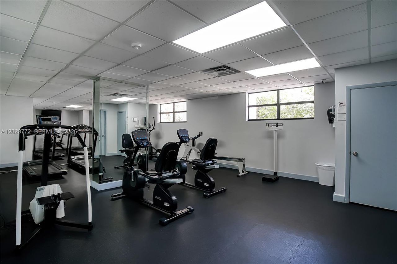 600 SW Parkview Dr, Unit 505, Hallandale Beach, FL 33009 Photo