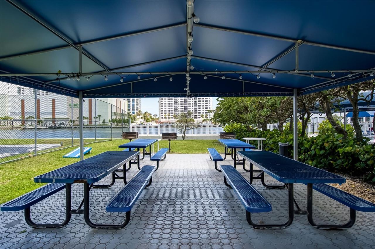 600 SW Parkview Dr, Unit 505, Hallandale Beach, FL 33009 Photo