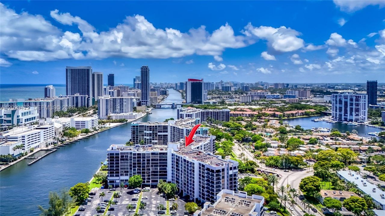 600 SW Parkview Dr, Unit 505, Hallandale Beach, FL 33009 Photo