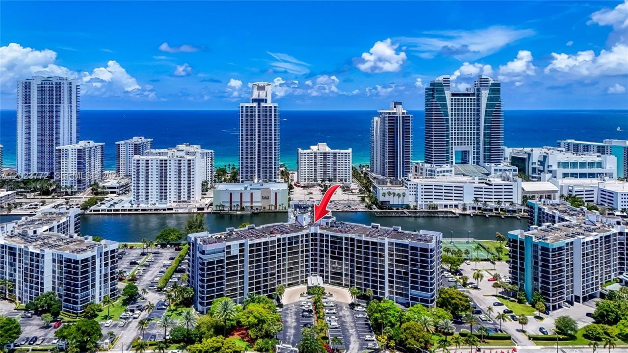 600 SW Parkview Dr, Unit 505, Hallandale Beach, FL 33009 Photo