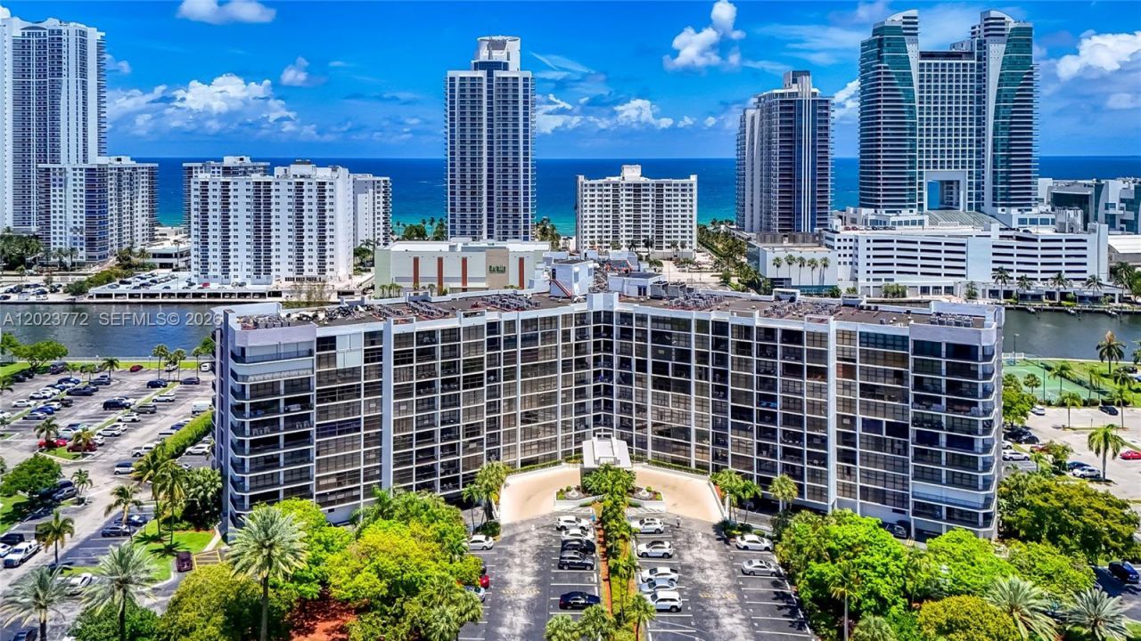 600 SW Parkview Dr, Unit 505, Hallandale Beach, FL 33009 Photo