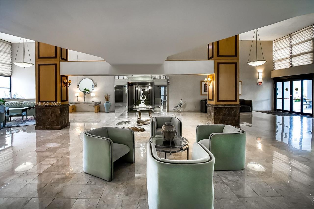 600 SW Parkview Dr, Unit 505, Hallandale Beach, FL 33009 Photo