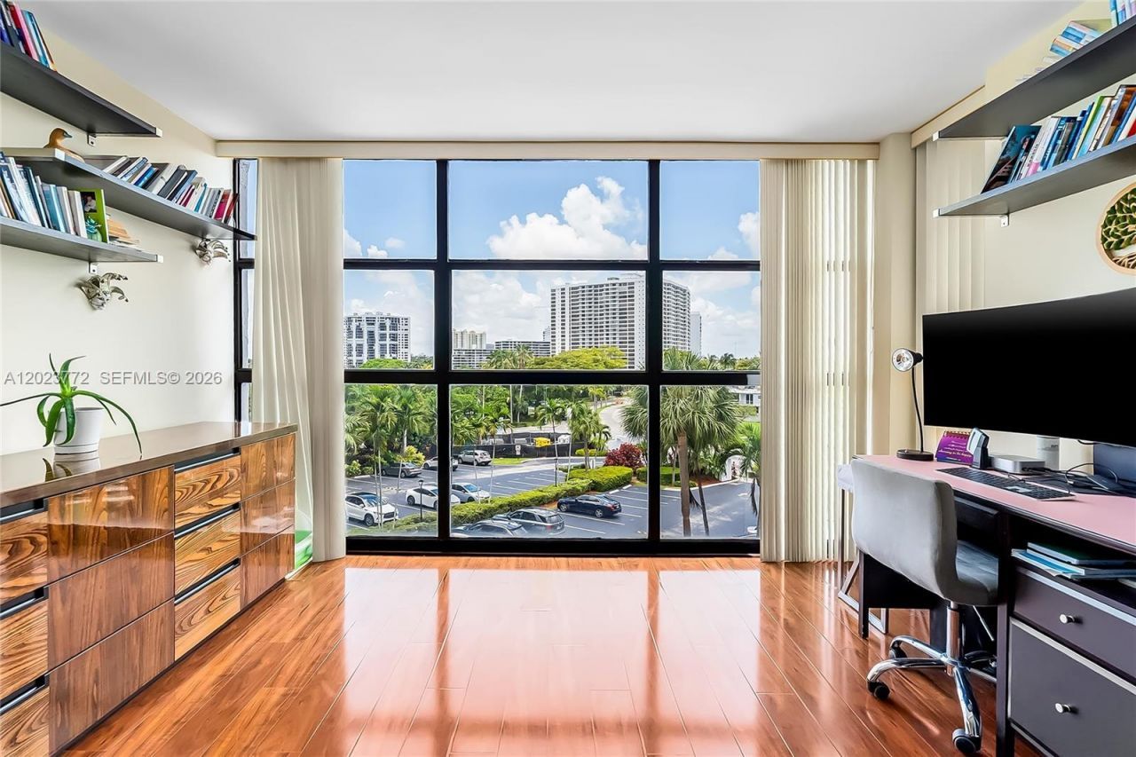 600 SW Parkview Dr, Unit 505, Hallandale Beach, FL 33009 Photo