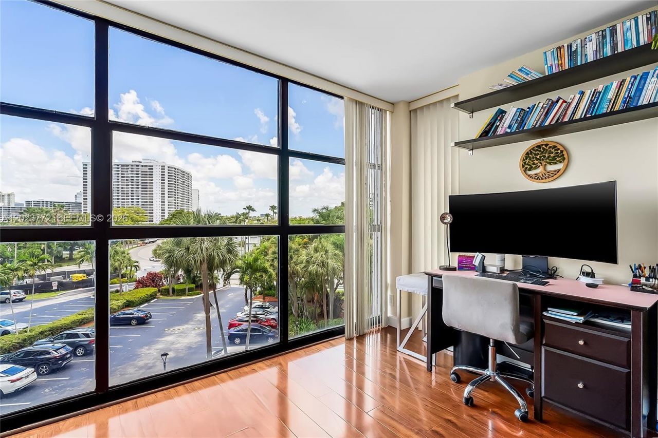 600 SW Parkview Dr, Unit 505, Hallandale Beach, FL 33009 Photo