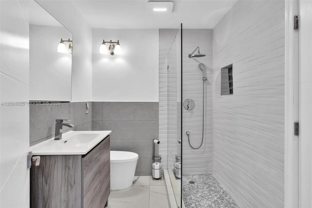 9257 Bay Dr, Surfside, FL 33154 Photo