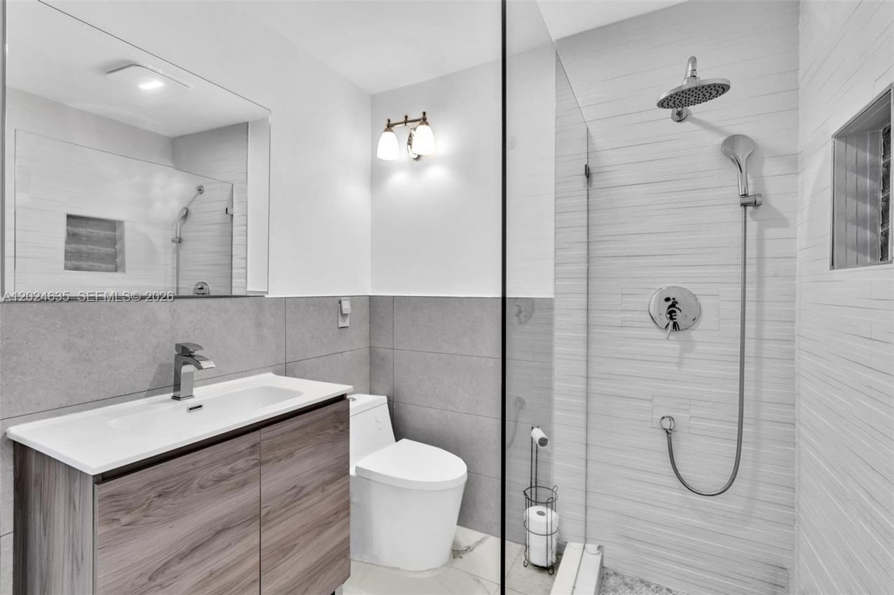 9257 Bay Dr, Surfside, FL 33154 Photo