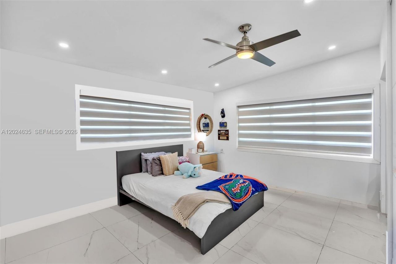9257 Bay Dr, Surfside, FL 33154 Photo