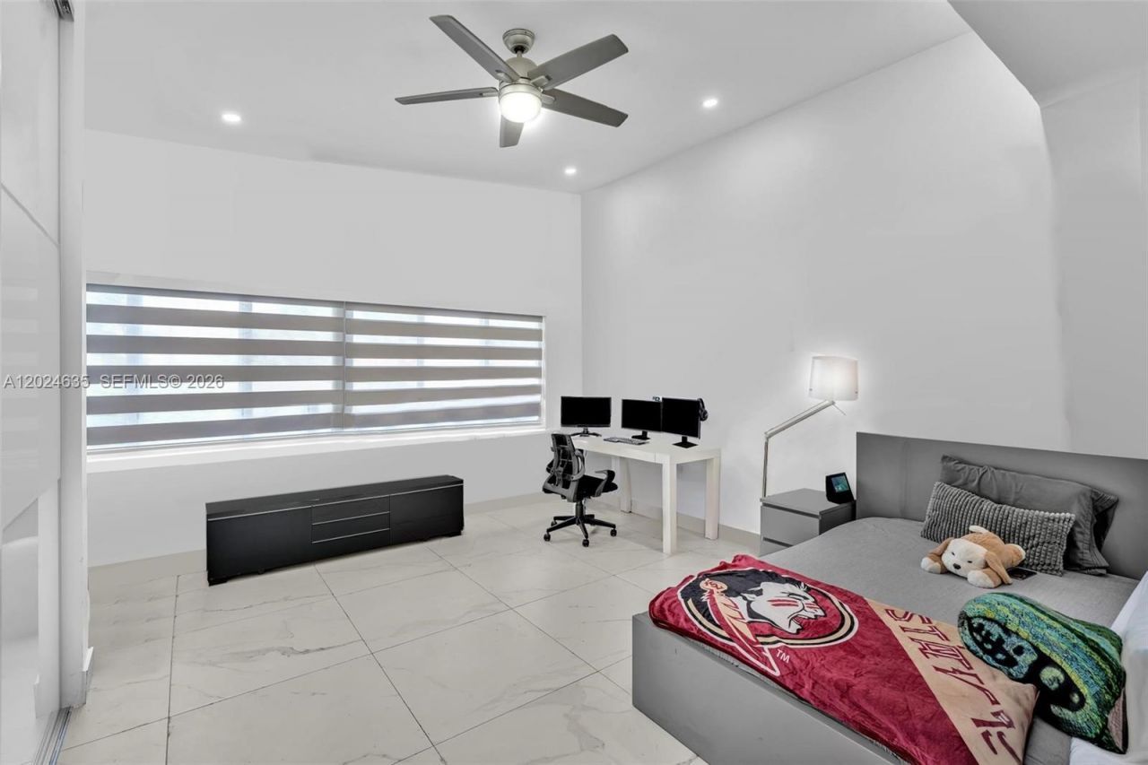 9257 Bay Dr, Surfside, FL 33154 Photo