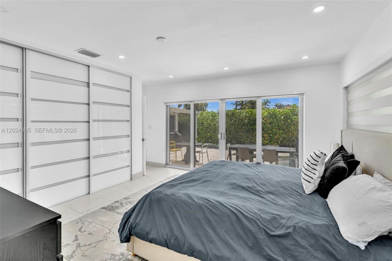 9257 Bay Dr, Surfside, FL 33154 Photo