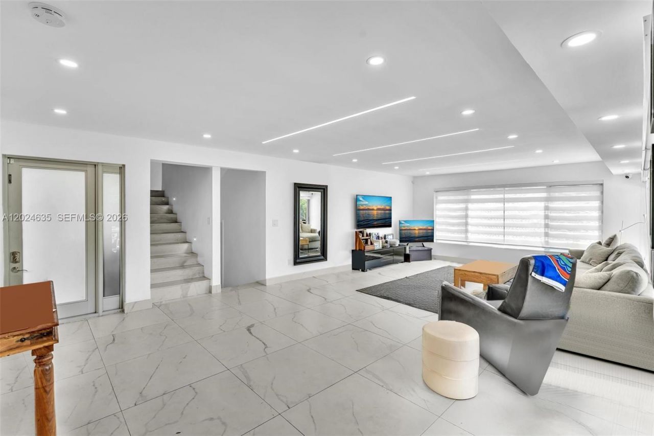 9257 Bay Dr, Surfside, FL 33154 Photo