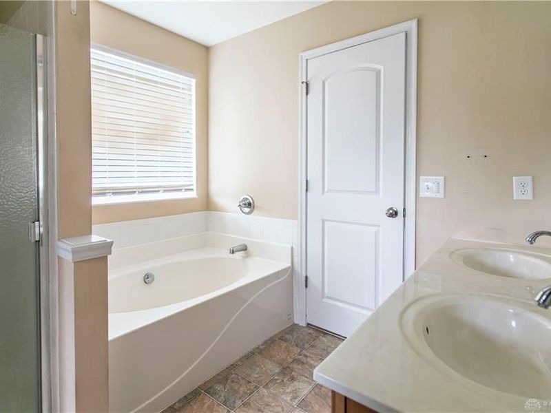 1318 Sierra Ridge Drive, Miamisburg, OH 45342 Photo 24