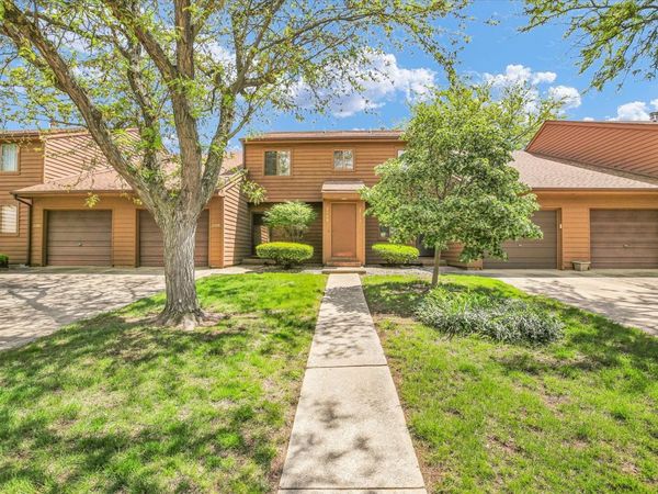 2108 Sunview Drive , Unit 2108, Champaign, IL 61821