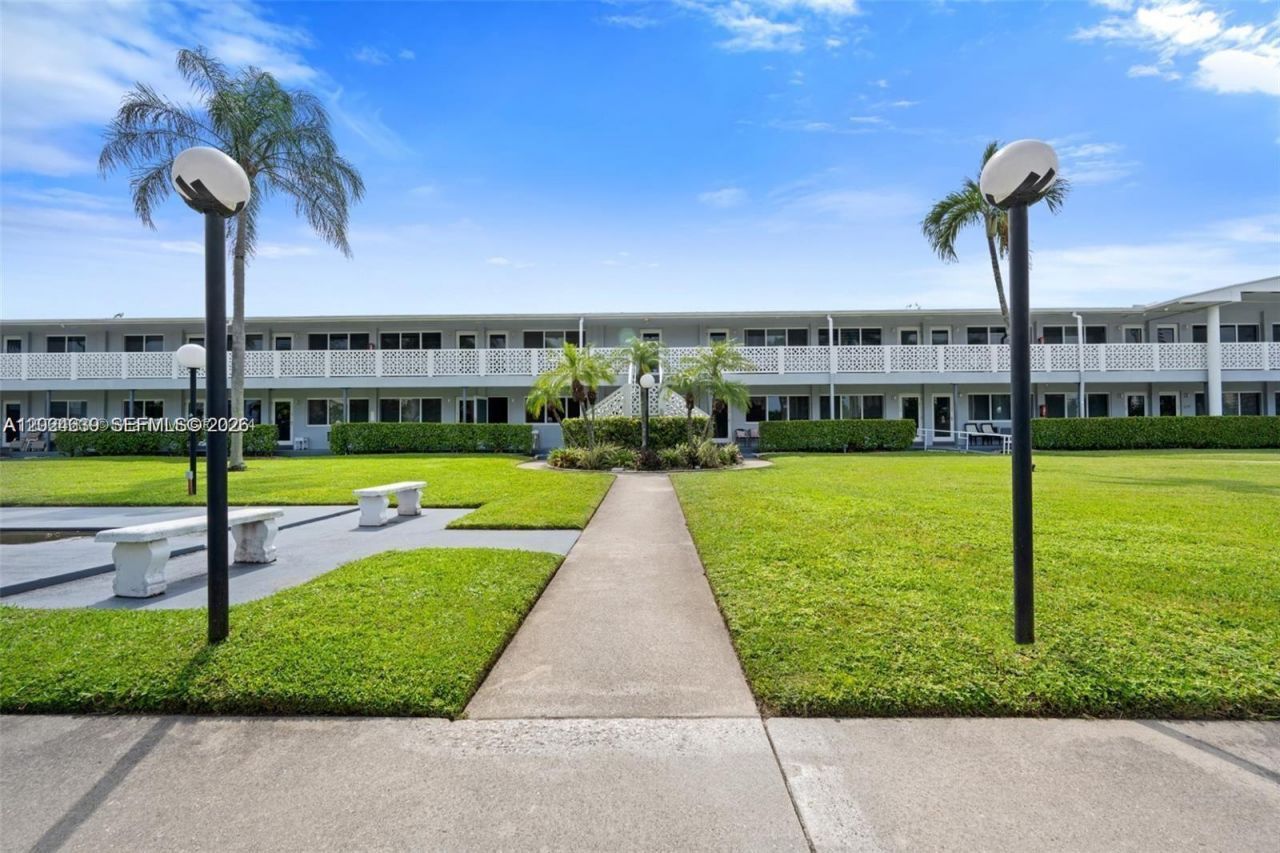 600 Layne Blvd , Unit 212, Hallandale Beach, FL 33009 Photo