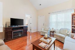 3530 Evergreen Way  photo 4