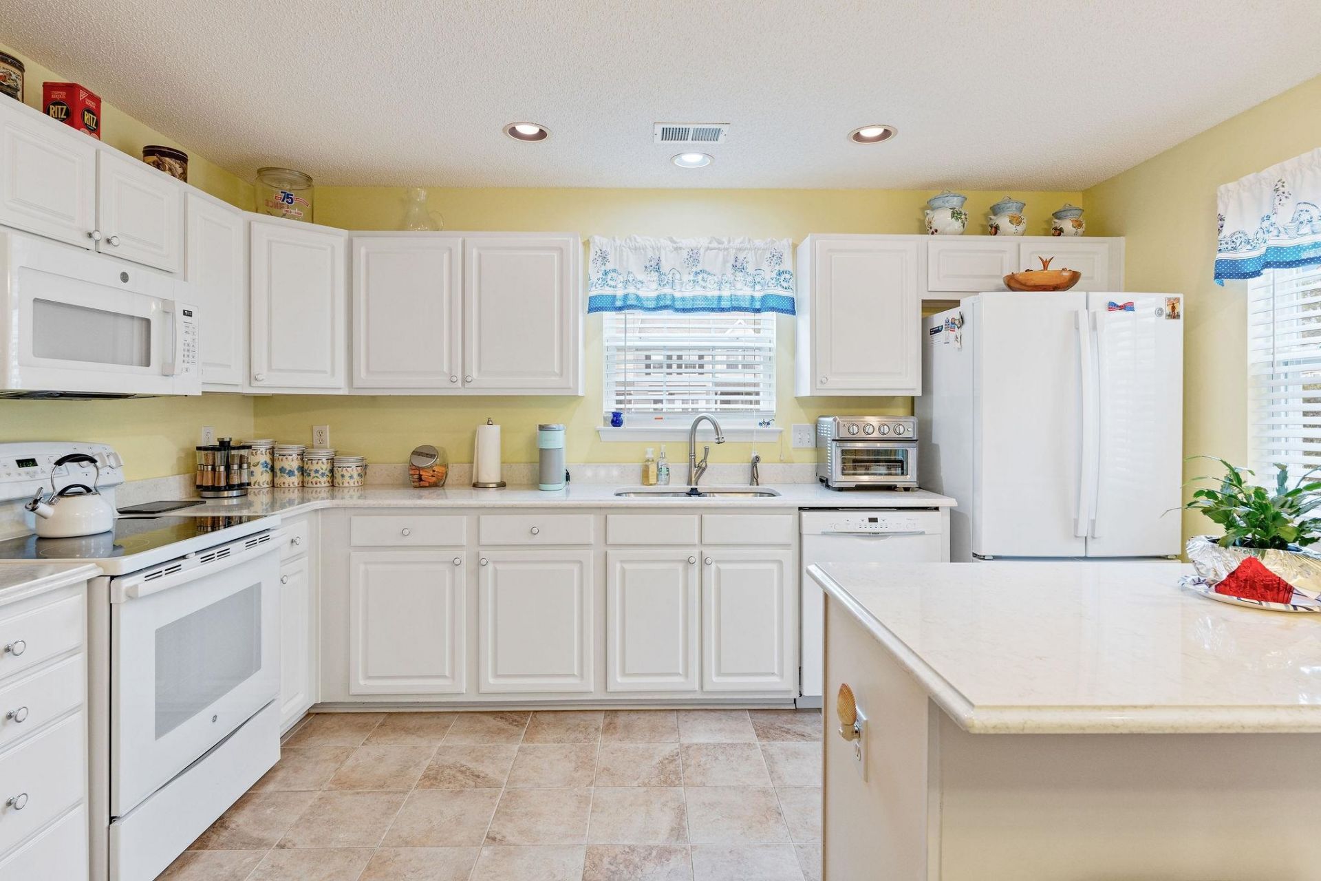 3530 Evergreen Way  Photo 7